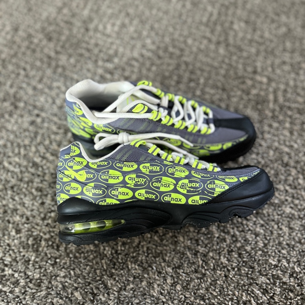 Nike Air Max 95 SE GS Logos